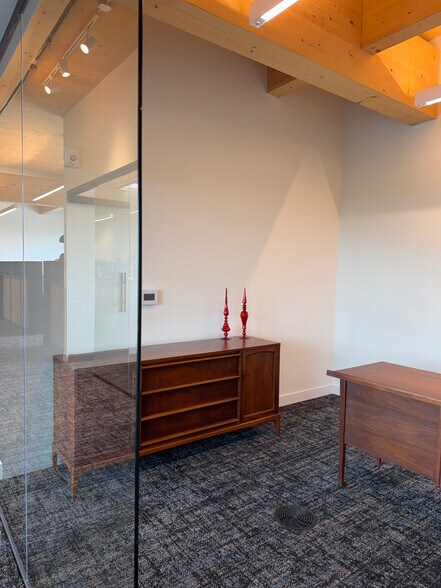 More Photos Of 2422 E 7th St, Austin Office For Lease