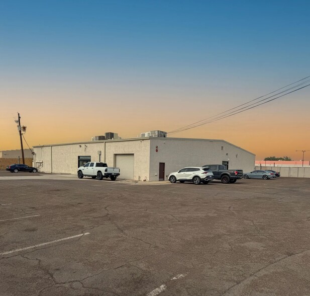 Primary Photo Of 4205 W Glenrosa Ave, Phoenix Warehouse For Lease