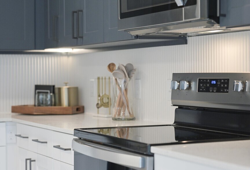 More Photos Of 55 Romney St, Charleston Apartments For Lease