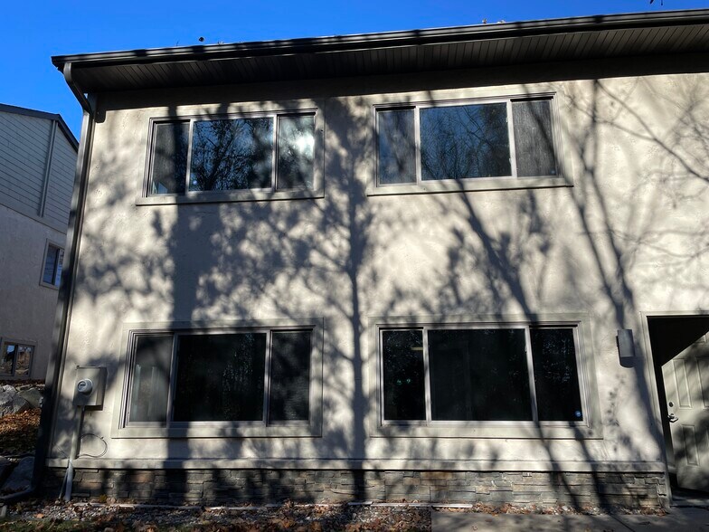 More Photos Of 5810 Blackshire Path, Inver Grove Heights Office Residential For Lease