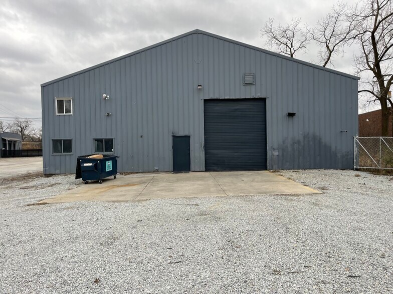 Primary Photo Of 2904 Vermont St, Blue Island Manufacturing For Lease