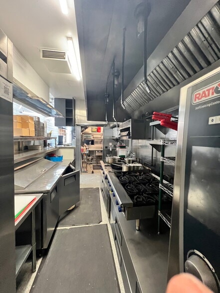 More Photos Of 452-456 N Fairfax Ave, Los Angeles Storefront For Lease