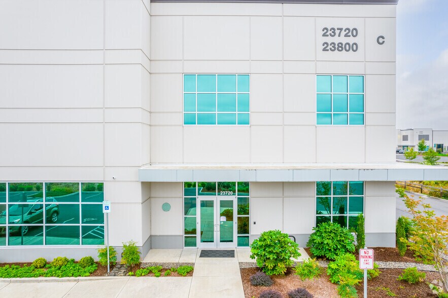 More Photos Of 23720-23800 NE Glisan St, Gresham Warehouse For Lease