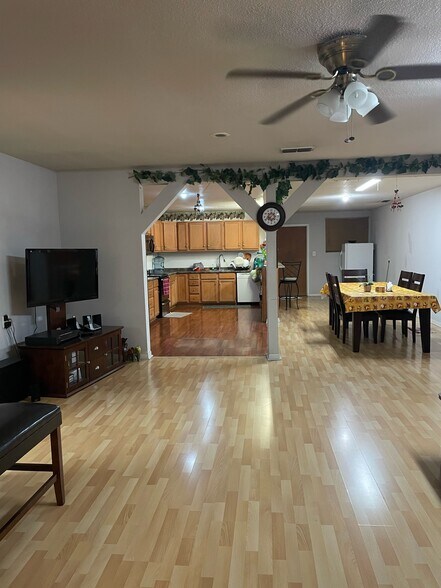 More Photos Of 512 E Riley St, Freer Hospitality For Sale