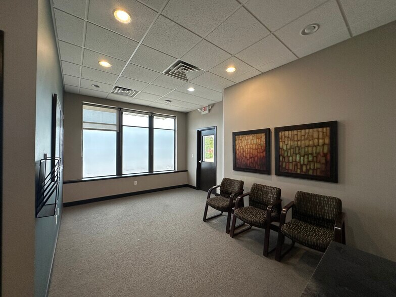 More Photos Of 673 Westbury Dr, Iowa City Storefront Retail Office For Sale