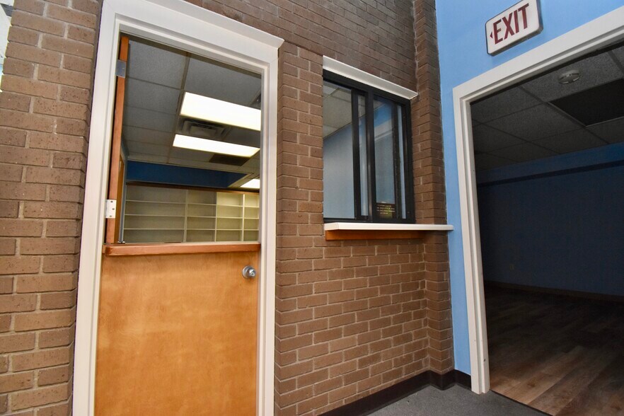 More Photos Of 810 Newman Dr, Helena Office For Sale