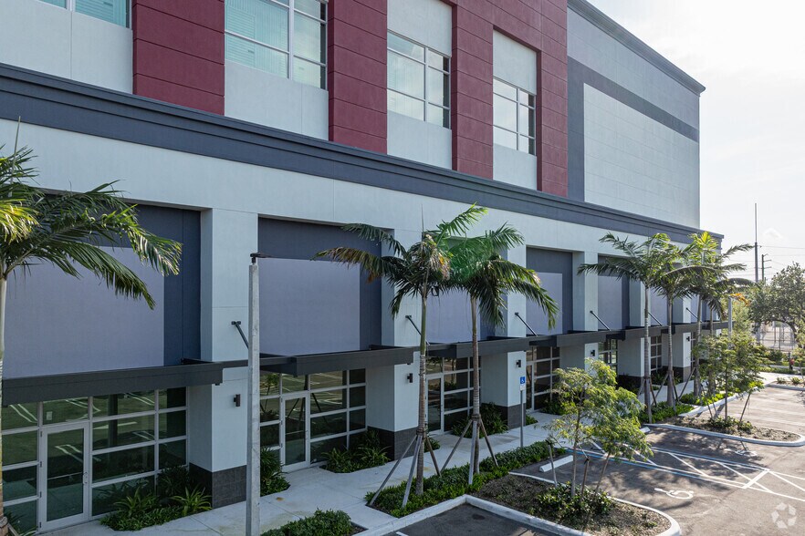 More Photos Of 950 E McNab Rd, Pompano Beach Self Storage For Lease