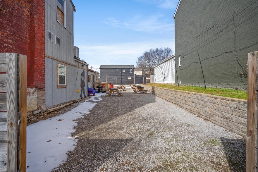 More Photos Of 115 E 9th St, Newport Restaurant For Sale