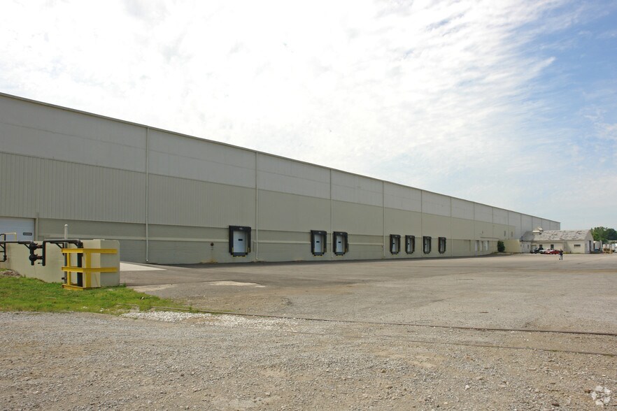 More Photos Of 541 Industry Rd, Louisville Manufacturing For Lease