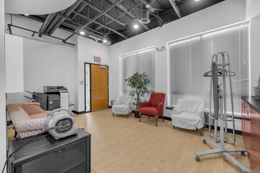 More Photos Of 459 Herndon Pky, Herndon Medical For Sale