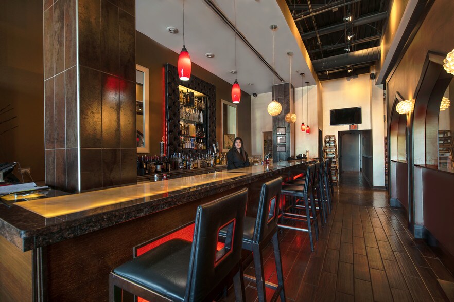 More Photos Of 675 W Golf Rd, Hoffman Estates Storefront For Lease