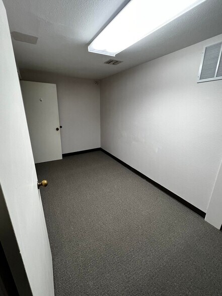 More Photos Of 16418 7th Pl W, Lynnwood Office For Lease