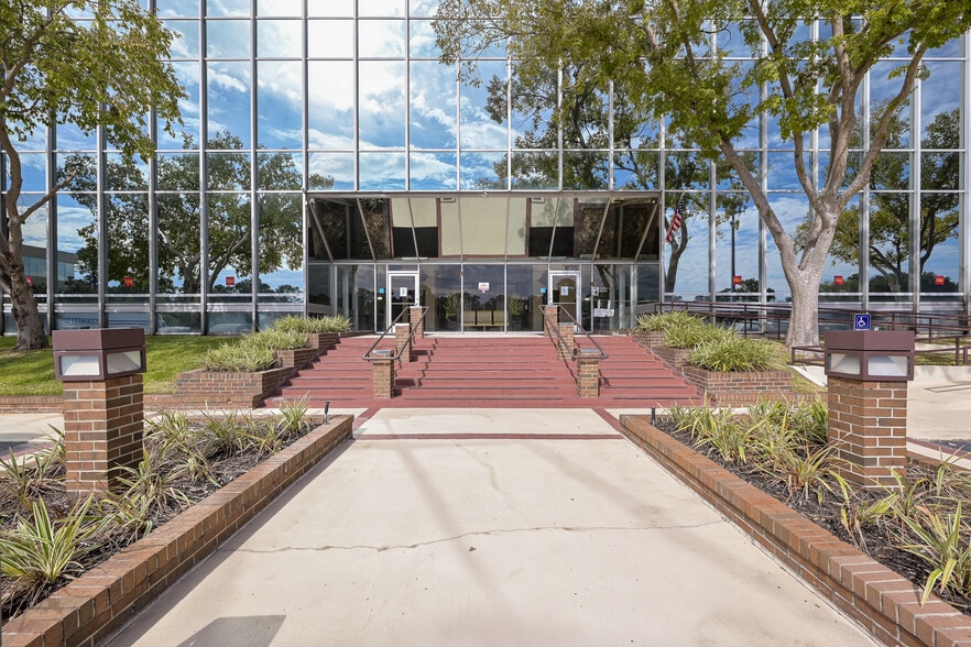 More Photos Of 5625 Cypress Creek Pky, Houston Office For Sale
