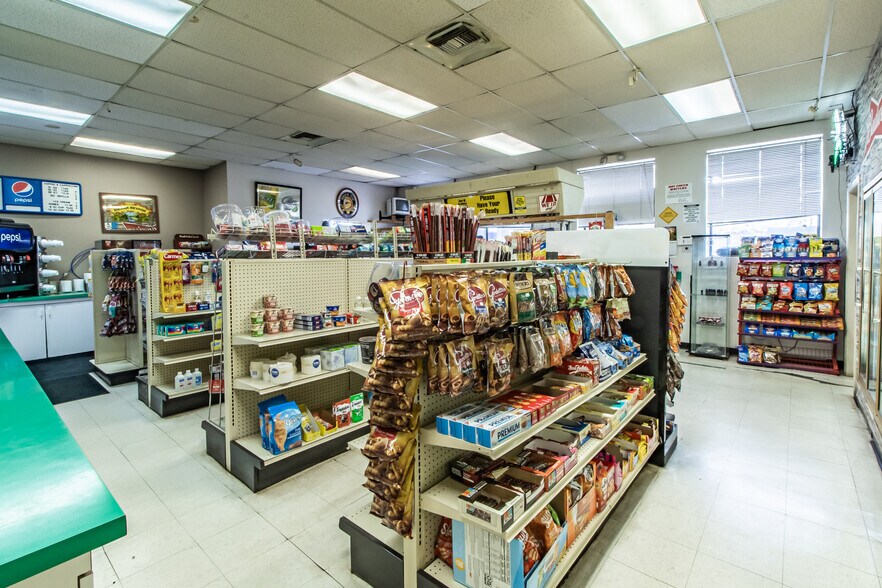More Photos Of 404 Navajo Blvd, Holbrook Service Station For Sale