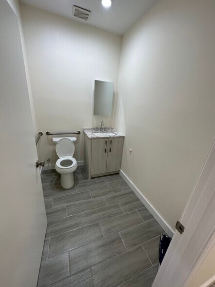 More Photos Of 1317 SE 4th Ave, Fort Lauderdale Office Residential For Sale