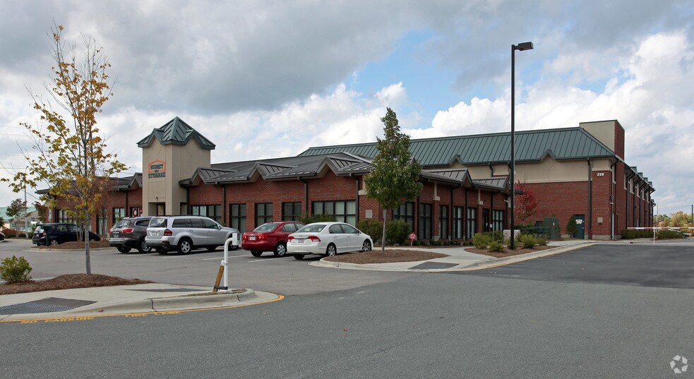 More Photos Of 302 Davis Grove Cir, Cary Self Storage For Lease