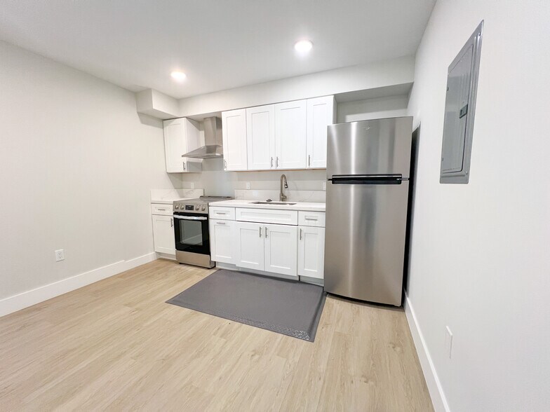 More Photos Of 142 E 84th St, Los Angeles Apartments For Sale