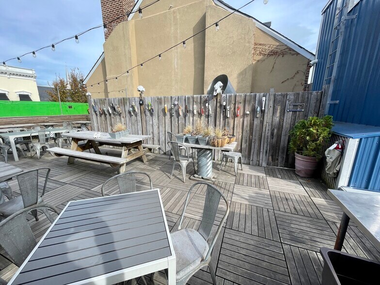 More Photos Of 314 William St, Fredericksburg Storefront For Lease