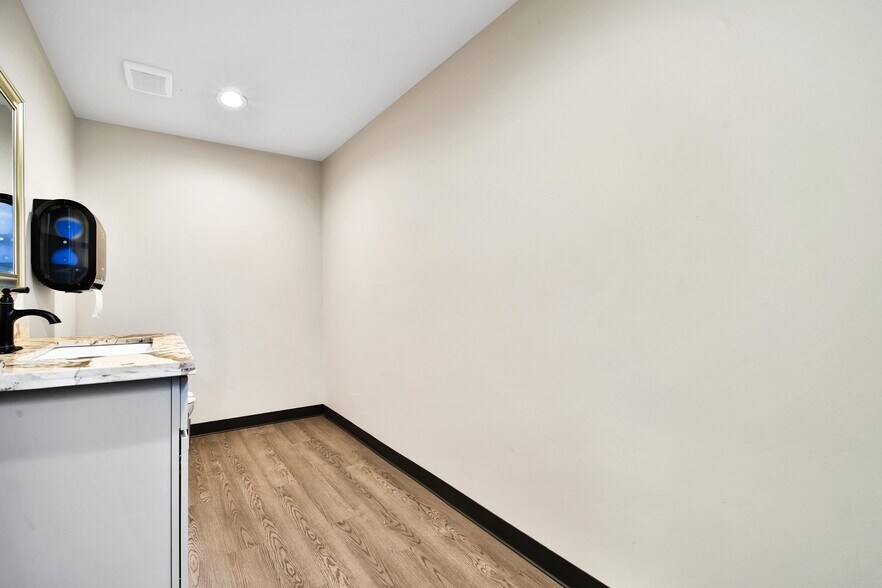 More Photos Of 5939 Albert Dr, Humble Light Distribution For Sale