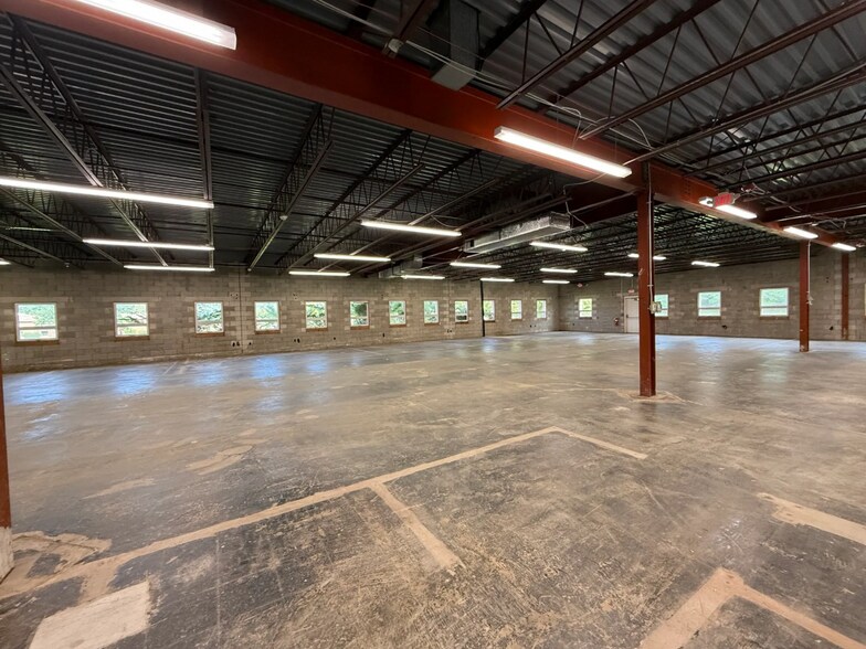 More Photos Of 8 Minneakoning Rd, Flemington Warehouse For Sale