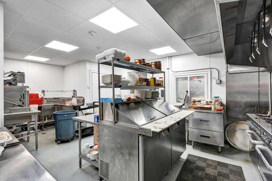 More Photos Of 93 Elm St, Old Saybrook Restaurant For Sale