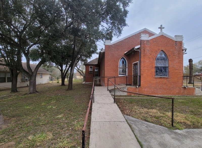 More Photos Of 207 W Viggie St, Hebbronville Religious Facility For Sale