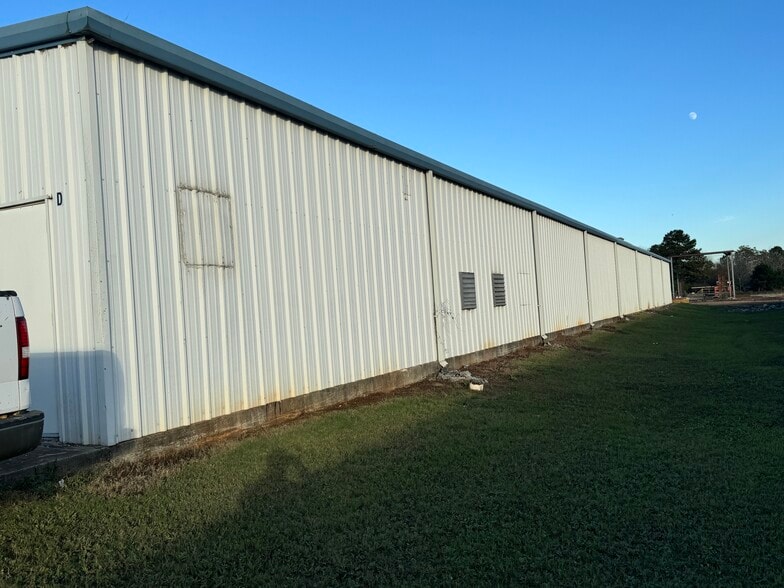 More Photos Of 103 Industrial Park Dr, Perry Warehouse For Lease