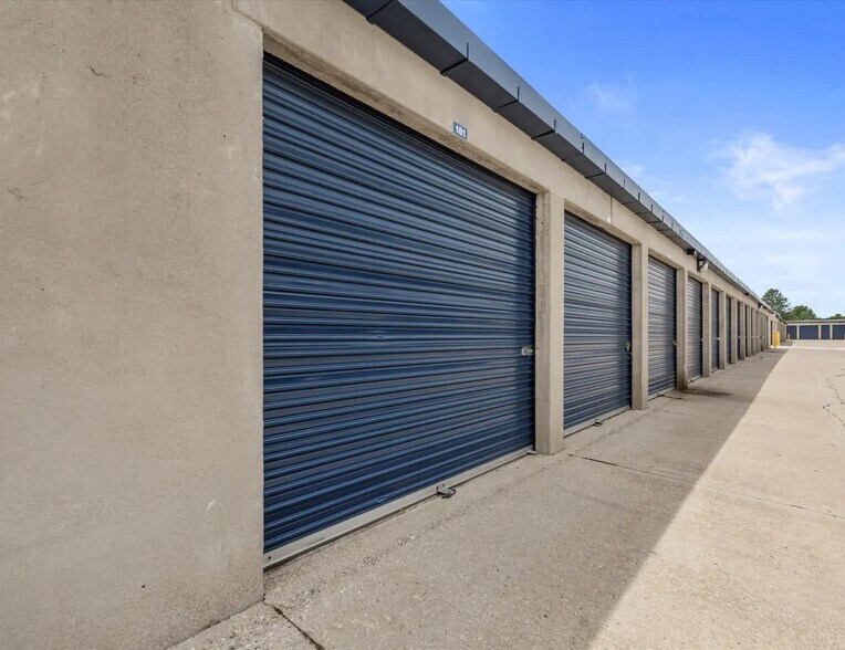 More Photos Of 12650 Ford Dr, Fishers Self Storage For Lease