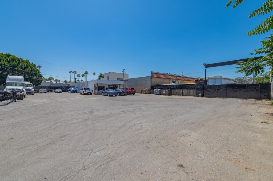 More Photos Of 18117-18119 E Valley Blvd, La Puente Land For Lease
