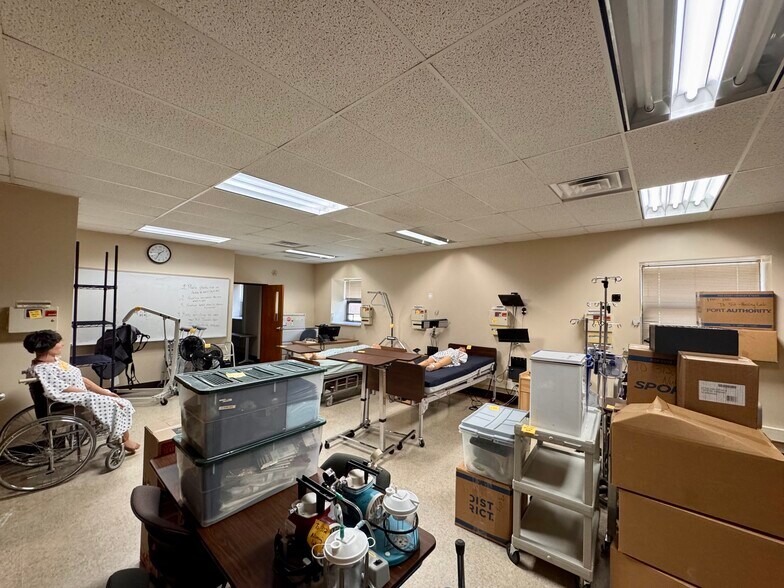 More Photos Of 208 S Johnson St, Macomb Schools For Sale