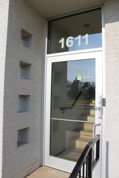 More Photos Of 1611-1613 N Broadway Ave, Oklahoma City Office For Lease