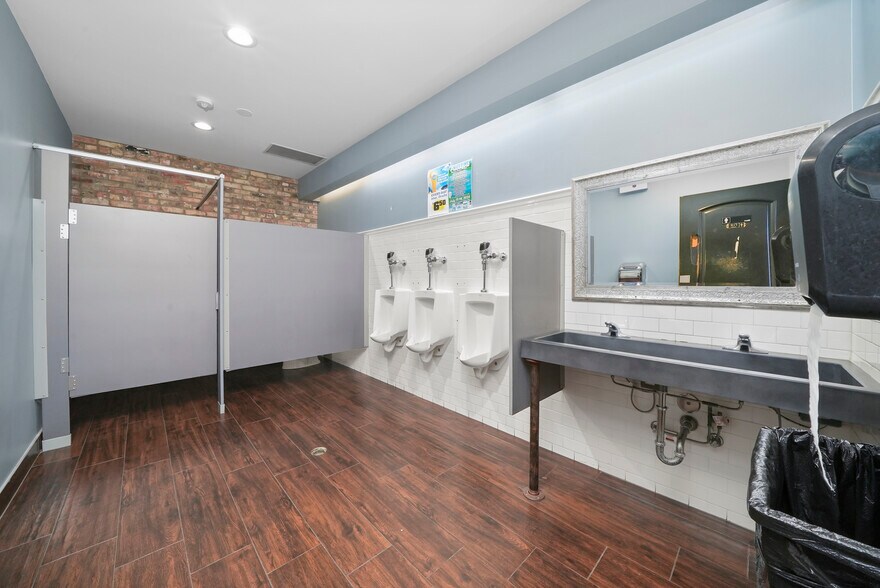 More Photos Of 10618 S Western Ave, Chicago Bar For Sale