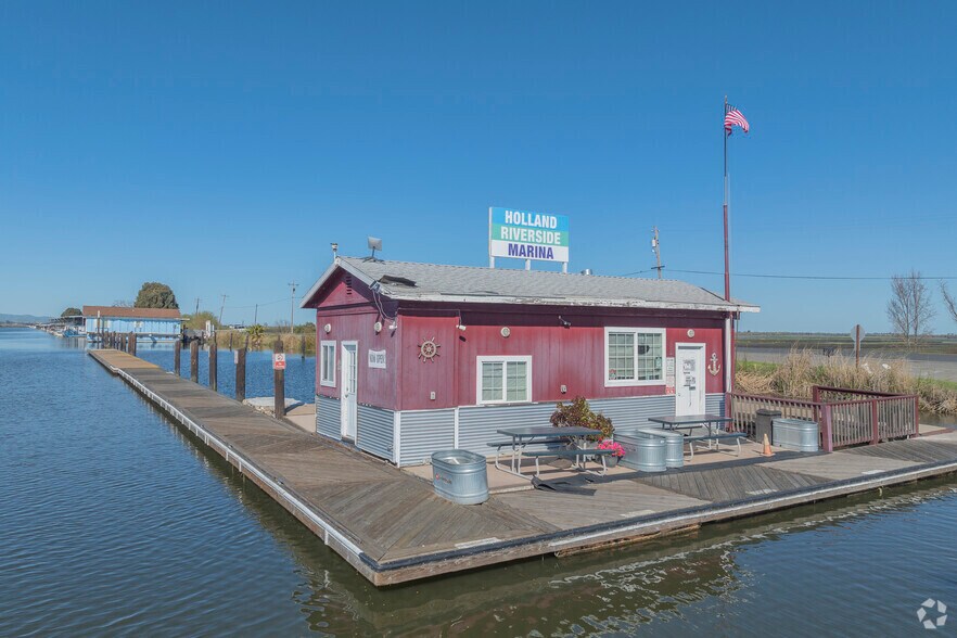 More Photos Of 7000 Holland Tract Rd, Brentwood Marina For Sale
