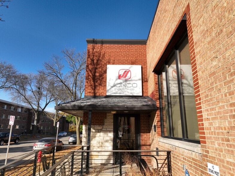 More Photos Of 5425-5435 N 27th St, Milwaukee Unknown For Lease