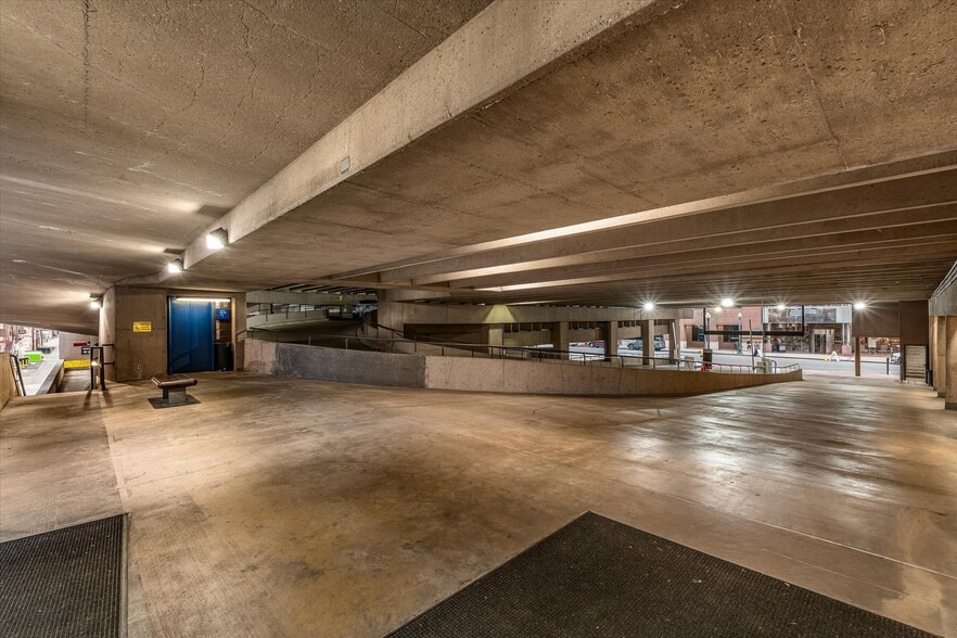 More Photos Of 400 Texas St, Shreveport Office For Sale