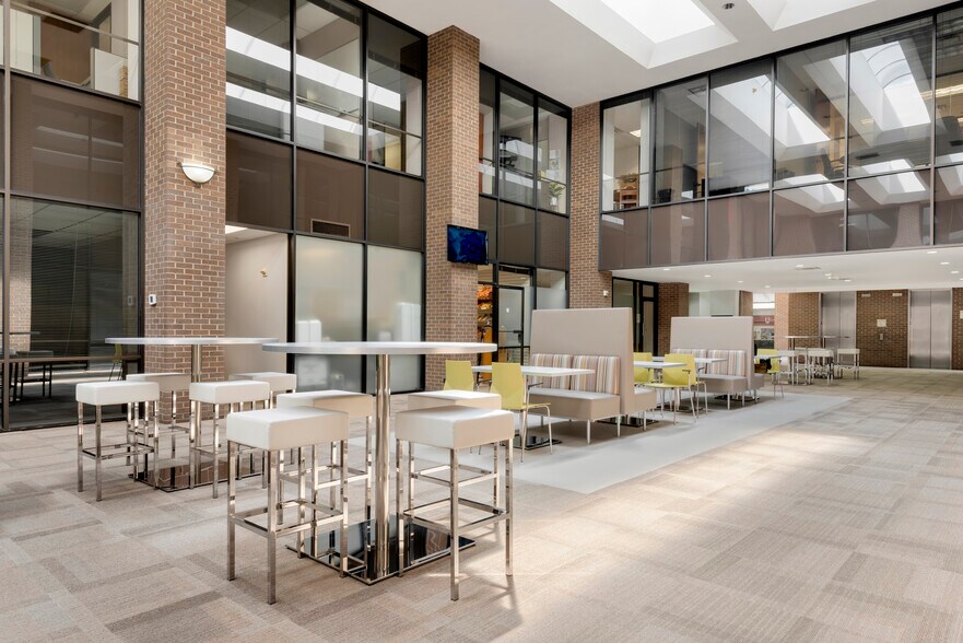 More Photos Of 5440 Harvest Hill Rd, Dallas Office For Lease