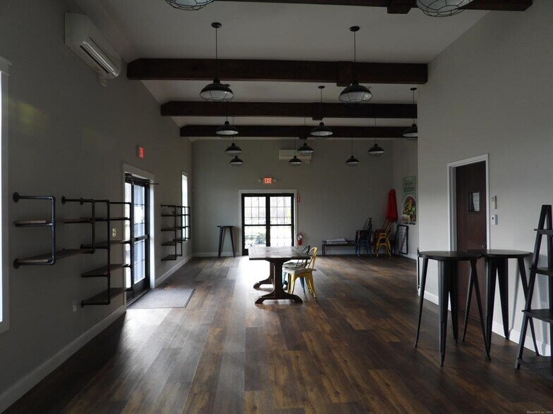 More Photos Of 81 Norwich Westerly Rd, North Stonington Restaurant For Sale