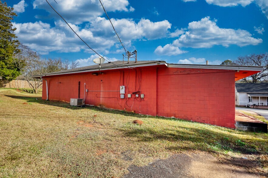 More Photos Of 247 Cannon Dr, Social Circle Restaurant For Sale