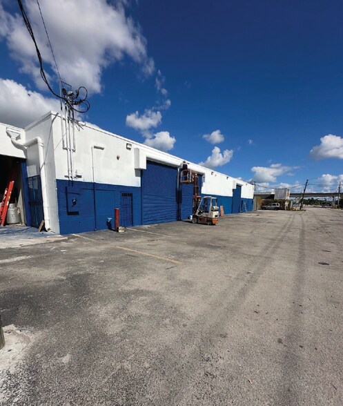 More Photos Of 2751-2755 NW 75th St, Miami Warehouse For Lease