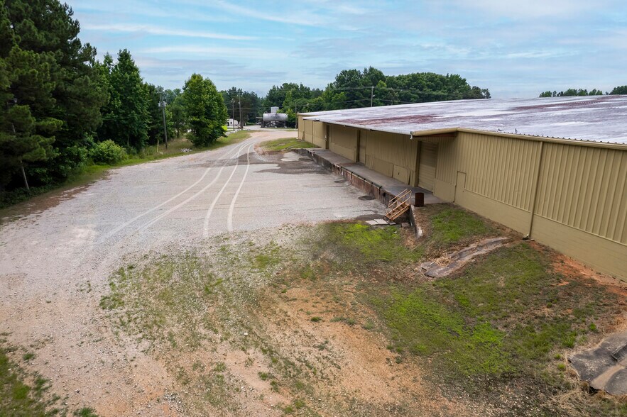 More Photos Of 619 N Main St, Warrenton Warehouse For Lease
