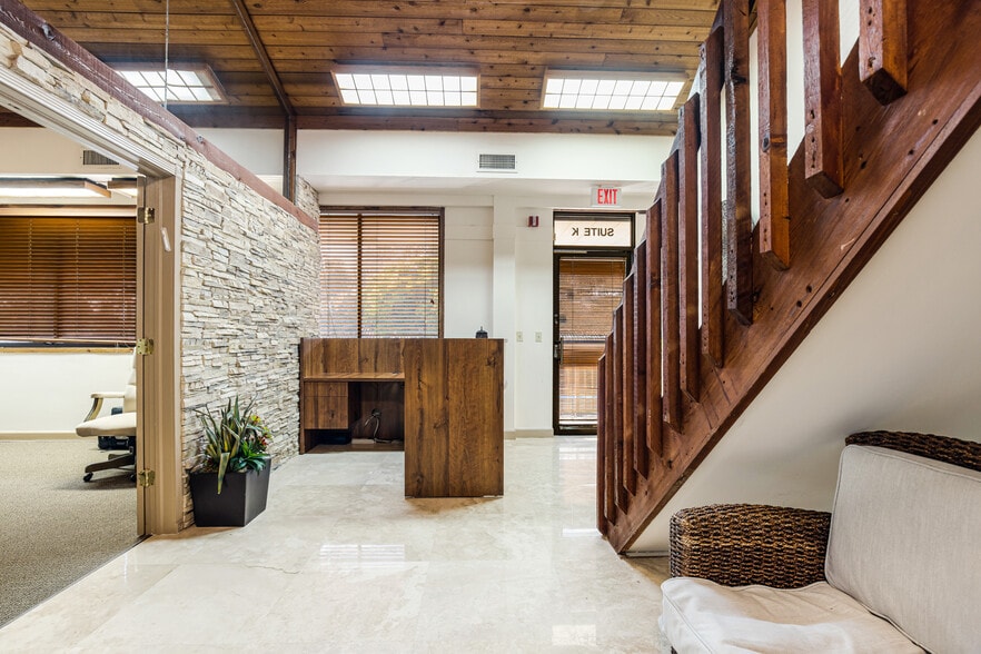 More Photos Of 5499 N Federal Hwy, Boca Raton Office For Sale