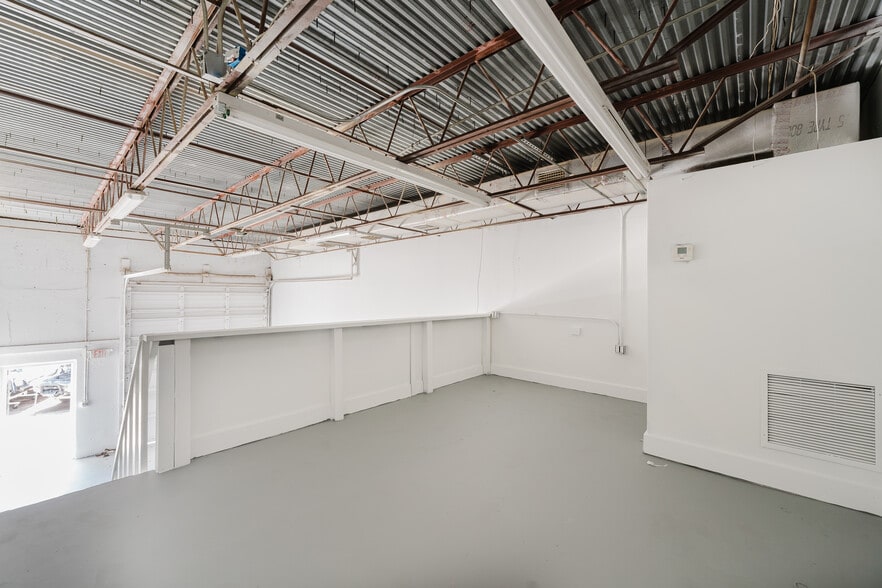 More Photos Of 259 SE 1st Ter, Deerfield Beach Warehouse For Lease
