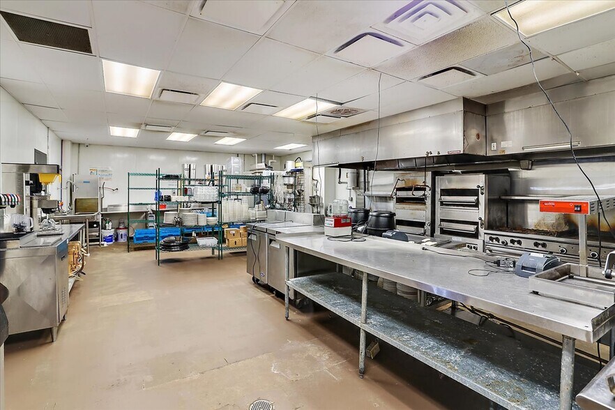 More Photos Of 15 Jackson Cir, Florence Restaurant For Sale