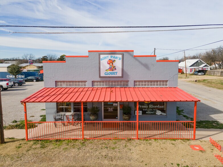 More Photos Of 315 N Bridge St, Henrietta Storefront For Sale