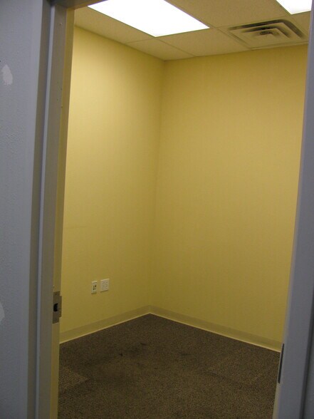 More Photos Of 1211-1217 NW Sheridan Rd, Lawton Unknown For Lease