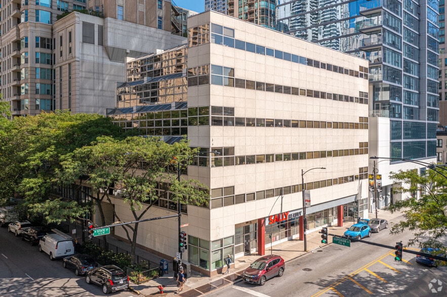 More Photos Of 1 E Superior St, Chicago Office For Lease