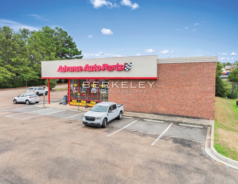 More Photos Of 2590 Jackson Ave W, Oxford Freestanding For Sale