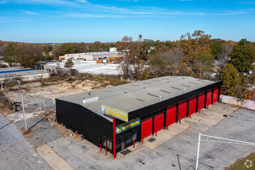 More Photos Of 2441 N Main St, East Point Service For Sale