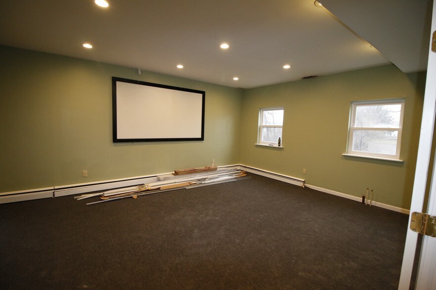 More Photos Of 5145 Pleasant Ave, Fairfield Freestanding For Sale