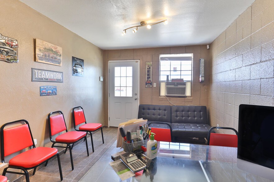 More Photos Of 10762 Montana Ave, El Paso Auto Repair For Sale